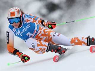 Slovenská lyžiarka Petra Vlhová v 1. kole obrovského slalomu v talianskom Kronplatzi.