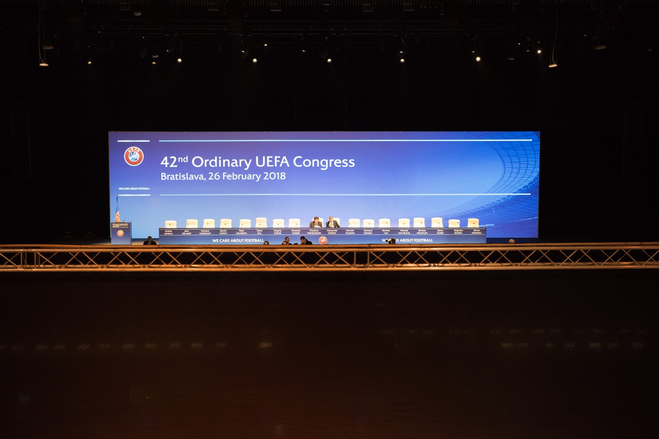 Kongres UEFA v Bratislave.