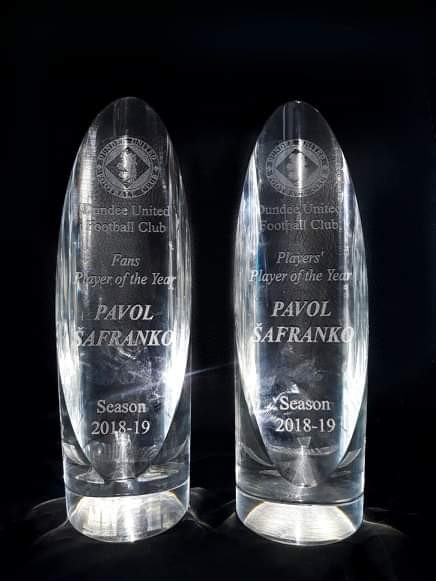 Tieto dve ceny budú Pavlovi Šafrankovi pripomínať, že sa stal hráčom roka v Dundee United.