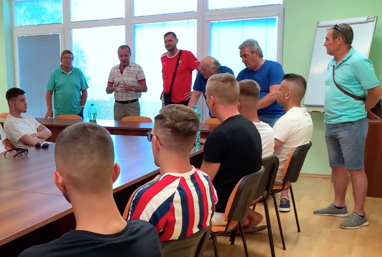 Stretnutie hráčov Výberu ZsFZ pred odchodom na Regions Cup.