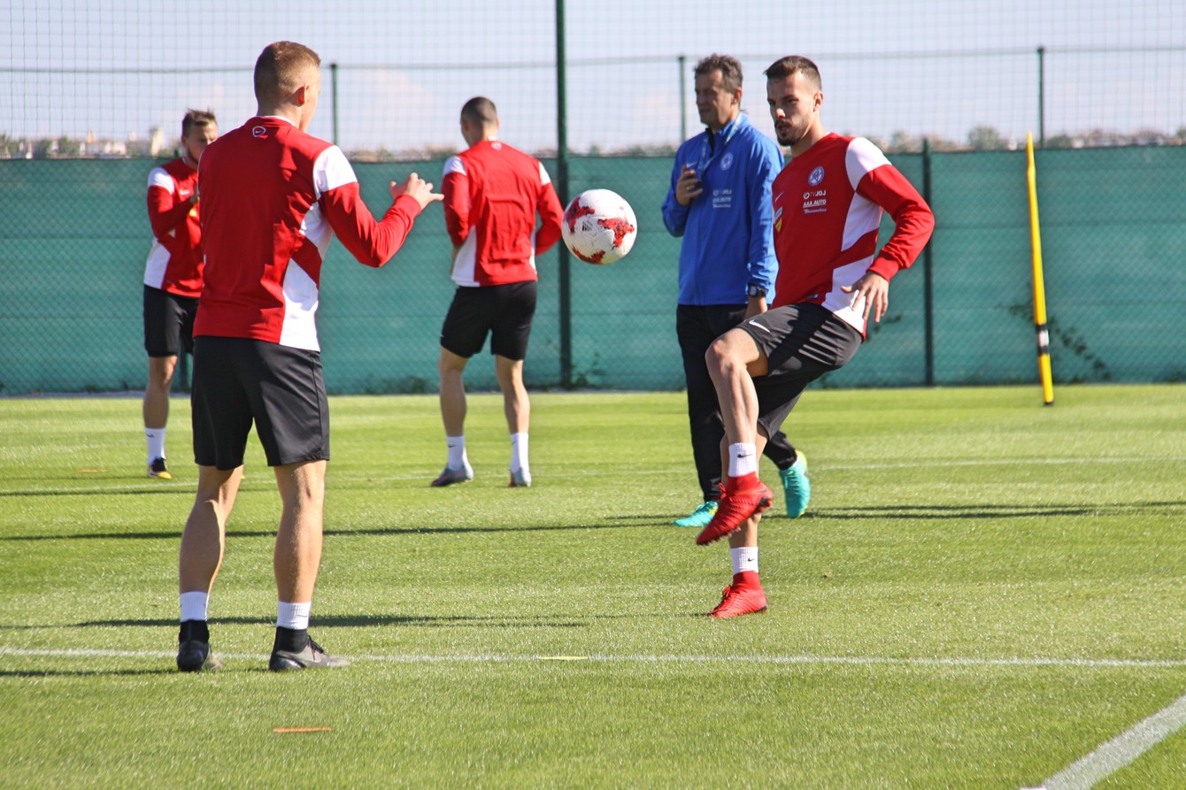 Jakub Hromada (vpravo) počas tréningu za reprezentáciu do 21 rokov.