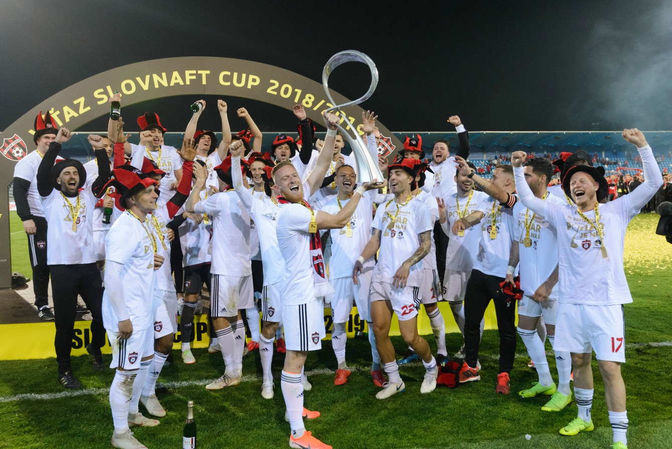 Hráči FC Spartak Trnava po minuloročnom triumfe vo finále Slovnaft Cupu.