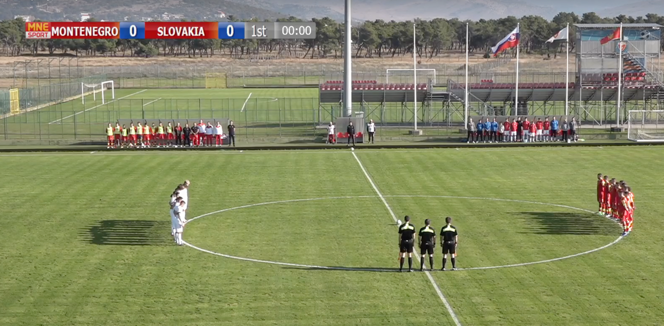 Minúta ticha pred začiatkom zápasu v Podgorici.