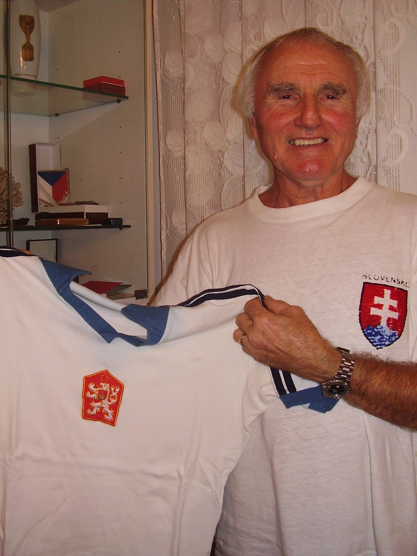 Jozef Štibrányi si váži dres každého mužstva, v ktorom hral. Reperezentačný má špecifický nádych.
