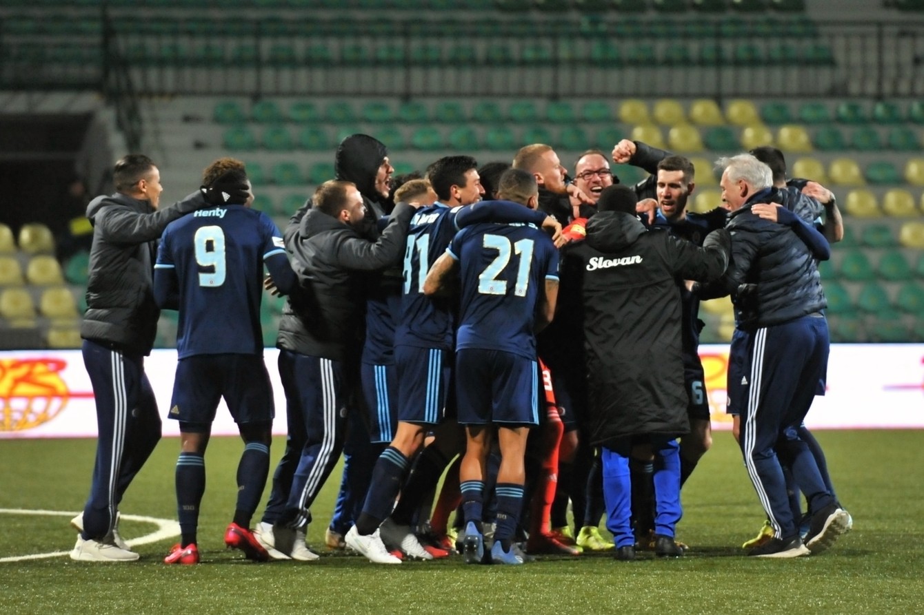 Slovanisti postúpili do semifinále Slovenského pohára cez Trenčanov až po jedenástkovom rozstrele.