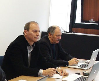 VAR projektový manažér SFZ Vladimír Medveď (vľavo) a zástupca technického riaditeľa SFZ Ján Greguš.