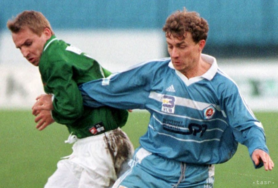 V drese bratislavského Slovana získal Tibor Jančula v sezóne 1998/99 majstrovský titul i domáci pohár.