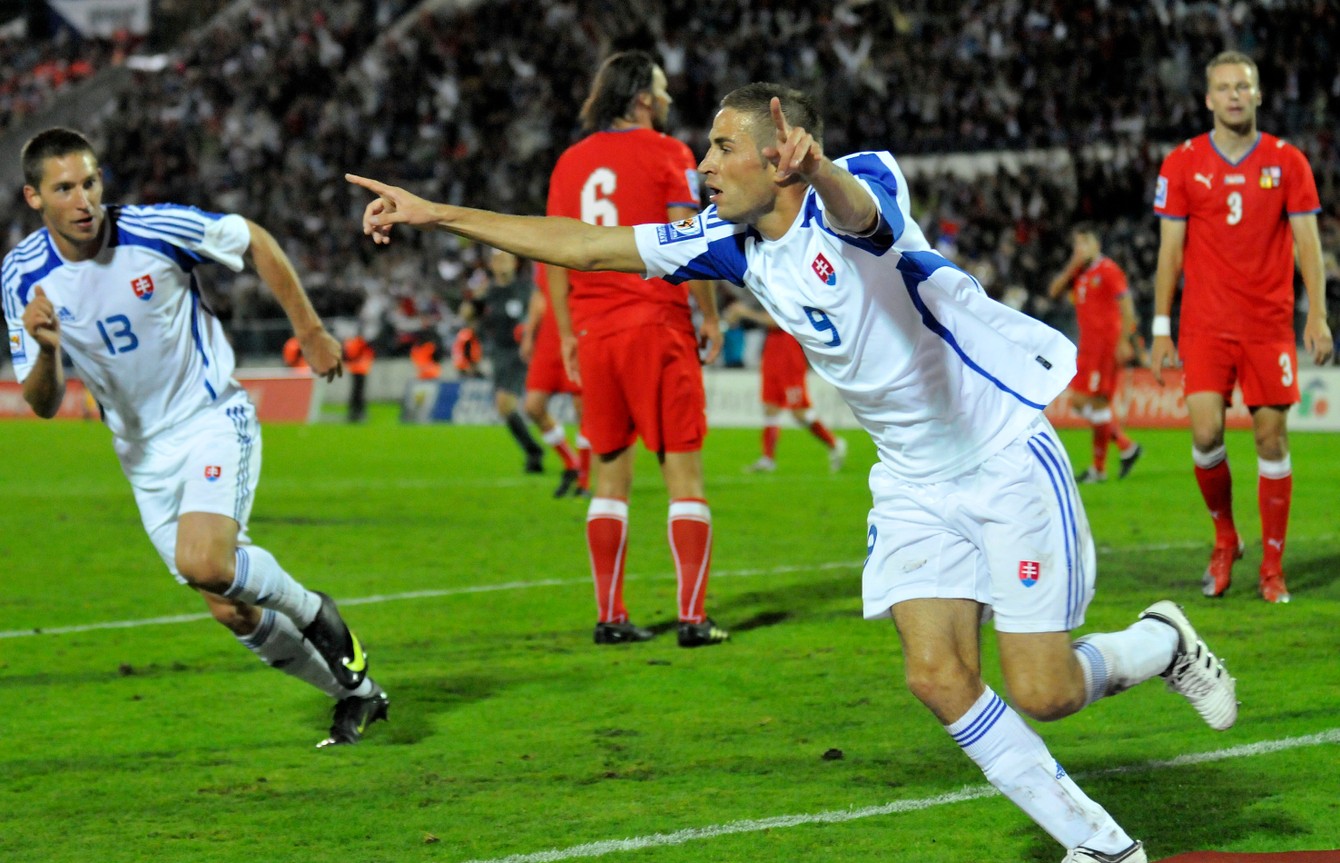 Stanislav Šesták oslavuje gól do siete Česka v kvalifikačnom zápase o postup na MS 2010 (5.9.2009 v Bratislave) 