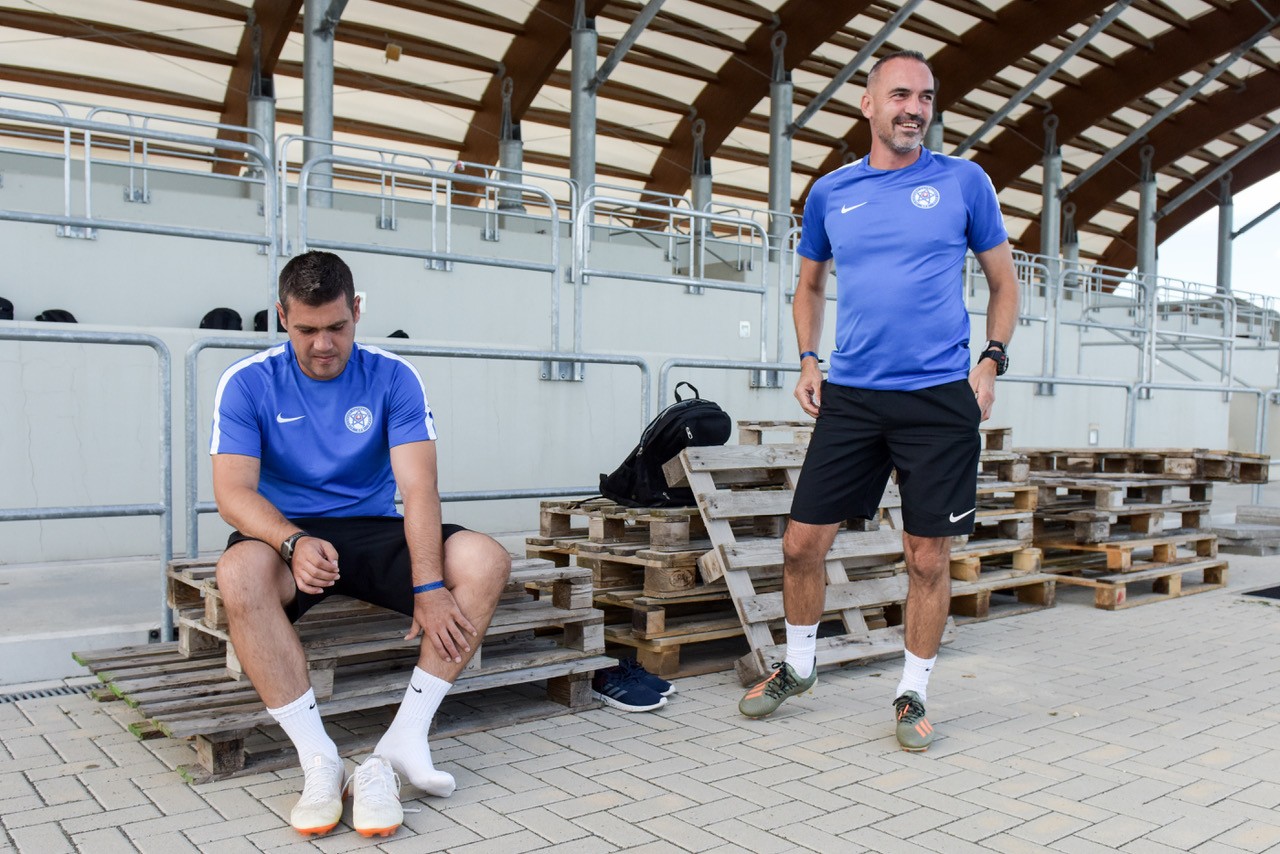 Spoločne do futbalovej roboty, vľavo hlavný tréner SR 16 Branislav Fodrek, vpravo jeho nový asistent Rudolf Bíly.