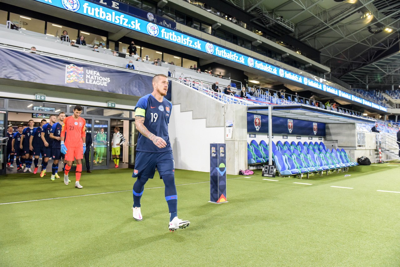 Kapitán Juraj Kucka nastupuje na zápas Ligy národov UEFA proti Česku.