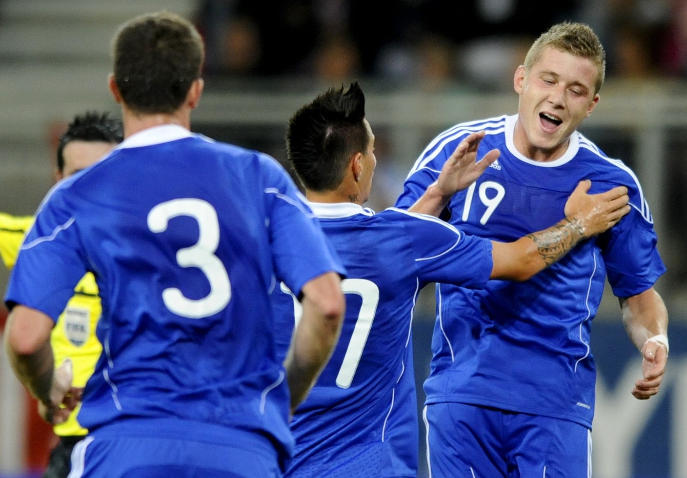 Juraj Kucka oslavuje svoj prvý reprezentačný gól v prípravnom zápase Rakúsko - Slovensko 1:2 (10.8.2011, Klagenfurt)
