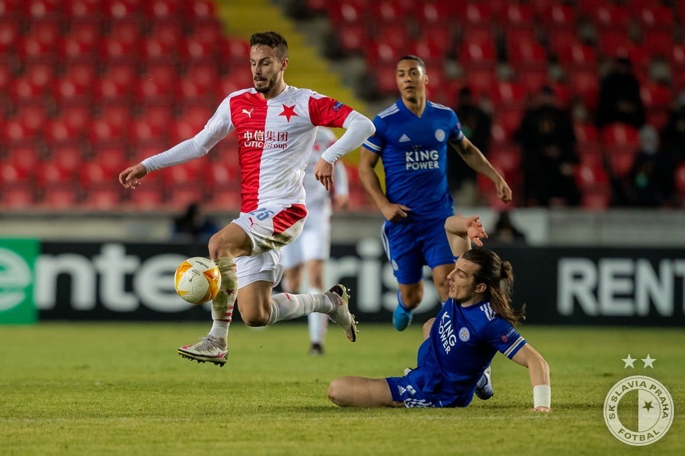 Jakub Hromada počas úvodného zápasu 16-finále Európskej ligy proti Leicestru.