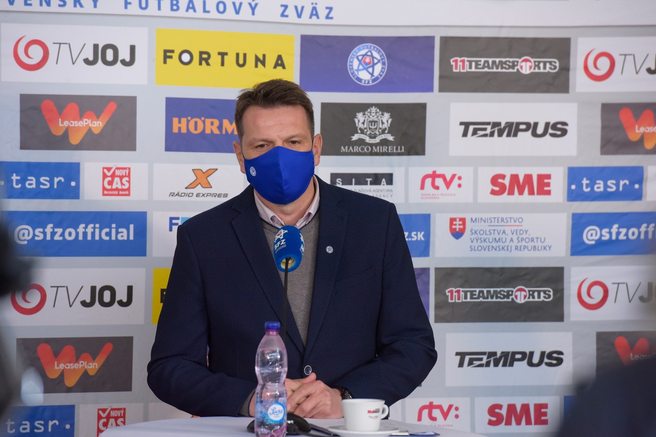 Reprezentačný tréner Štefan Tarkovič na utorkovej nominačnej tlačovke pred marcovým trojzápasom.