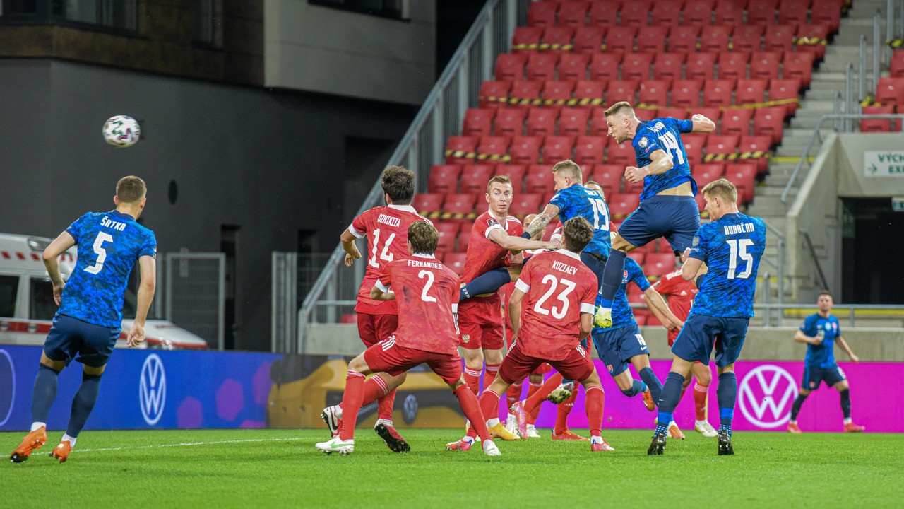 Vedieme 1:0! Hlavička Milana Škriniara po Makovom rohu znamenala prvý gól v bráne Šunina.