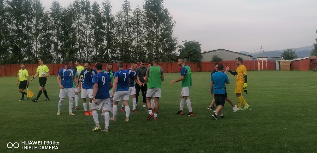 Hráči OŠK Teplička sa tešia z postupu cez predkolo Slovenského pohára - Slovnaft Cupu, v ktorom vyradili hráčov Spišskej Novej Vsi.