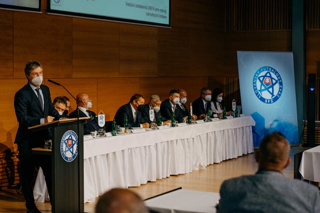 Bývalý generálny sekretár SFZ Jozef Kliment bol ako zástupca UEFA hosťom na konferencii.