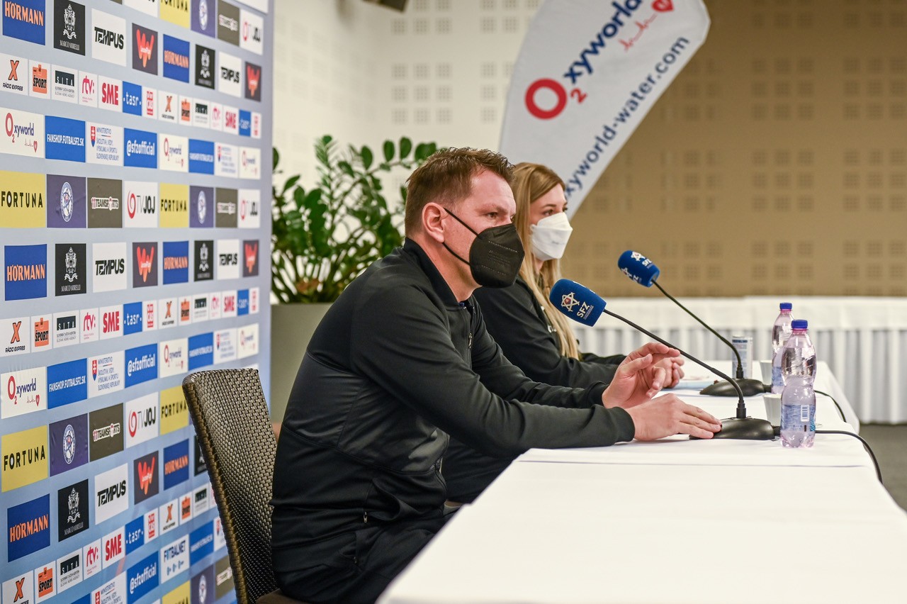 „Reprezentácia je najviac,“ povedal tréner Štefan Tarkovič na tlačovej konferencii v nedeľu popoludní na úvod zrazu.