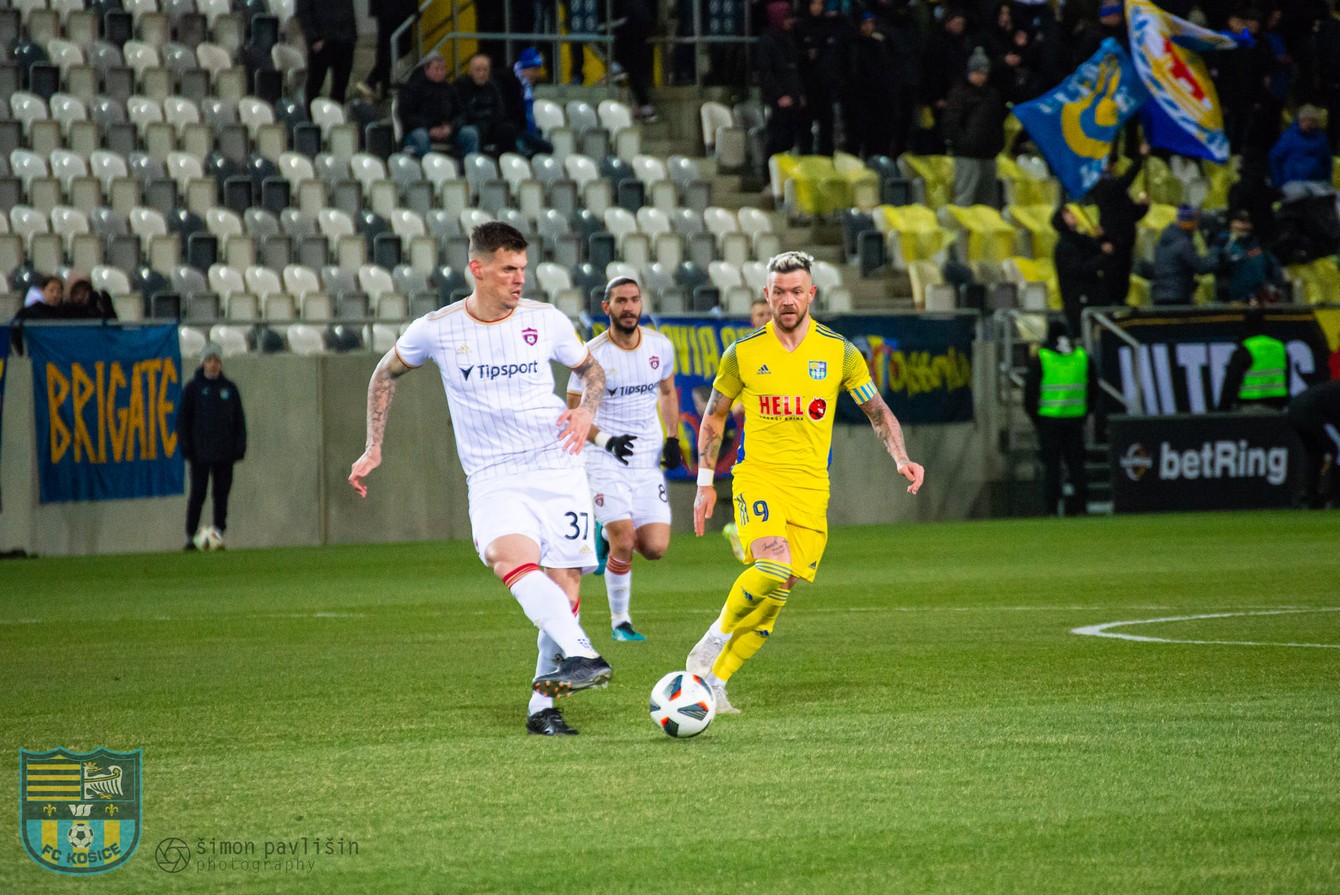 Martin Škrtel (vľavo) pomohol svojim gólom a výkonom k postupu Spartaka Trnava v osemfinále Slovnaft Cupu cez FC Košice. Fanúšikovia ho zároveň zvolili v ankete betRing Zlaté trenky za najužitočnejšieho hráča kola.