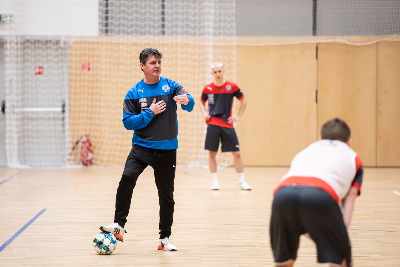 Tréner slovenskej futsalovej reprezentácie do 19 rokov Richard Bačo.