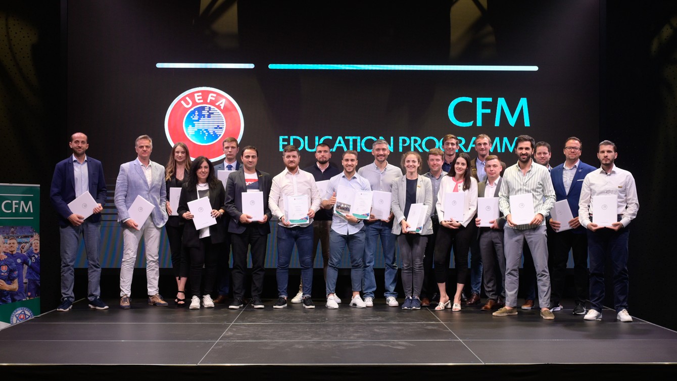 Úspešní absolventi CFM seminára.
