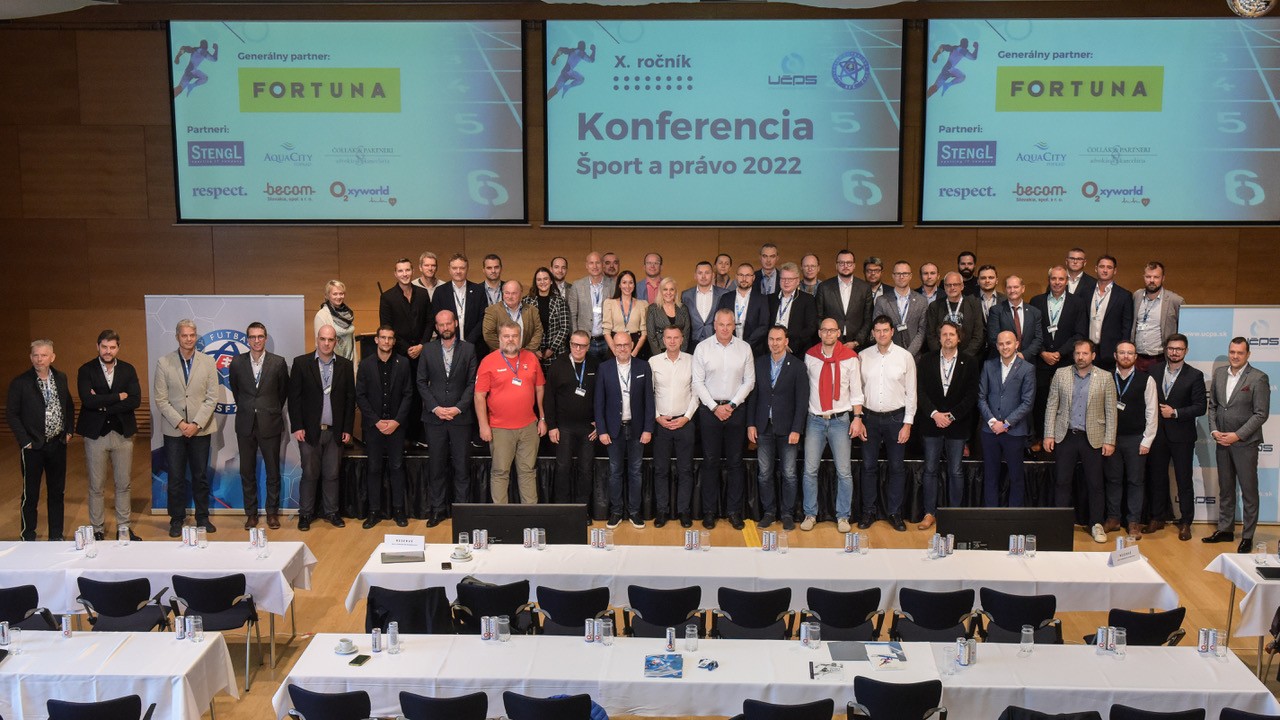 Spoločná fotografia účastníkov konferencie Šport a právo 2022.
