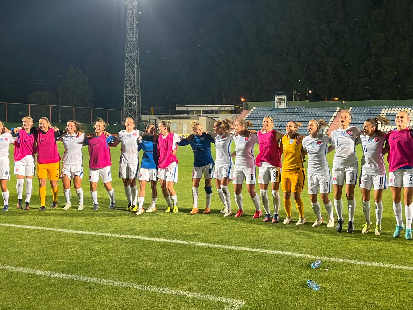 Ďakovačka slovenských reprezentantiek po kvalifikačnom víťazstve v Gruzínsku.