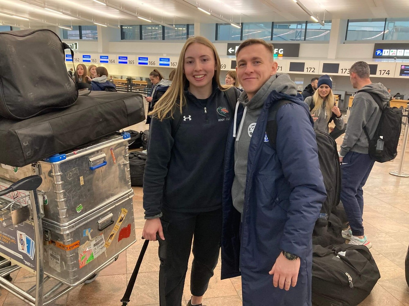 Tréner Peter Kopúň a Anika Tóth, ktorá prišla na sústredenie z USA z amerického univerzitného tímu UAB Blazers.
