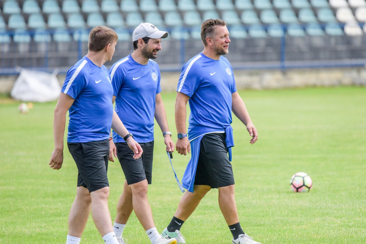 Trojlístok trénerov ženských reprezentácií, zľava Peter Kopúň (áčko), Peter Januška (WU15) a Jozef Jelšic (WU17 a WU19).