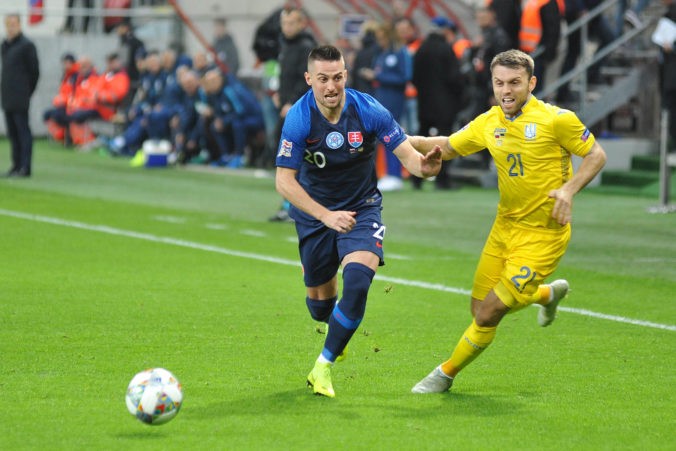 Zľava: Róbert Mak a Olexandr Karavajevpočas zápasu Ligy národov UEFA 2018/2019 Slovensko – Ukrajina (4:1). Trnava, 16. november 2018.