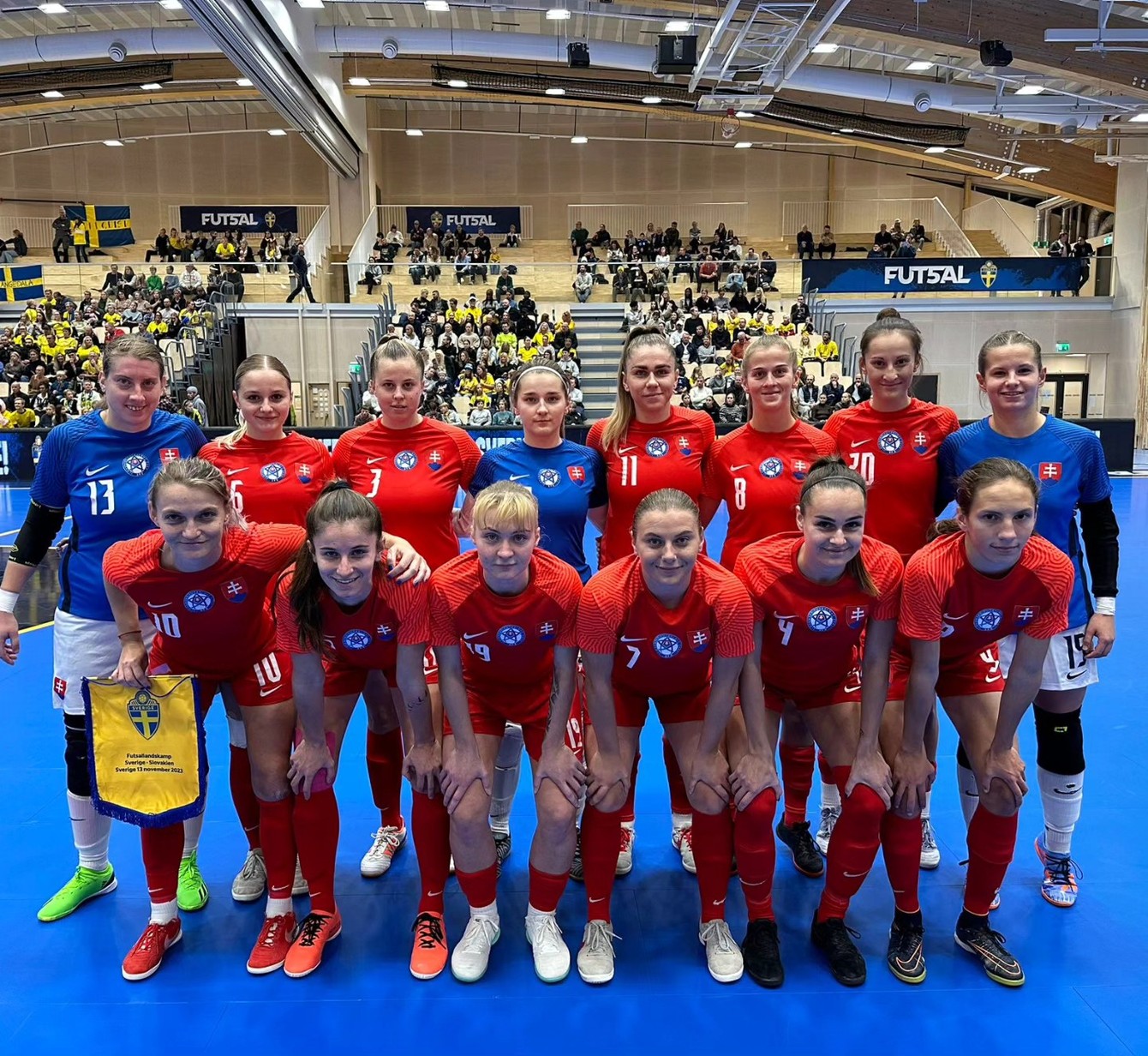 Ženská futsalová reprezentácia SR pred zápasom Švédsko - Slovensko 8:5 (Göteborg, 13.11.2023).