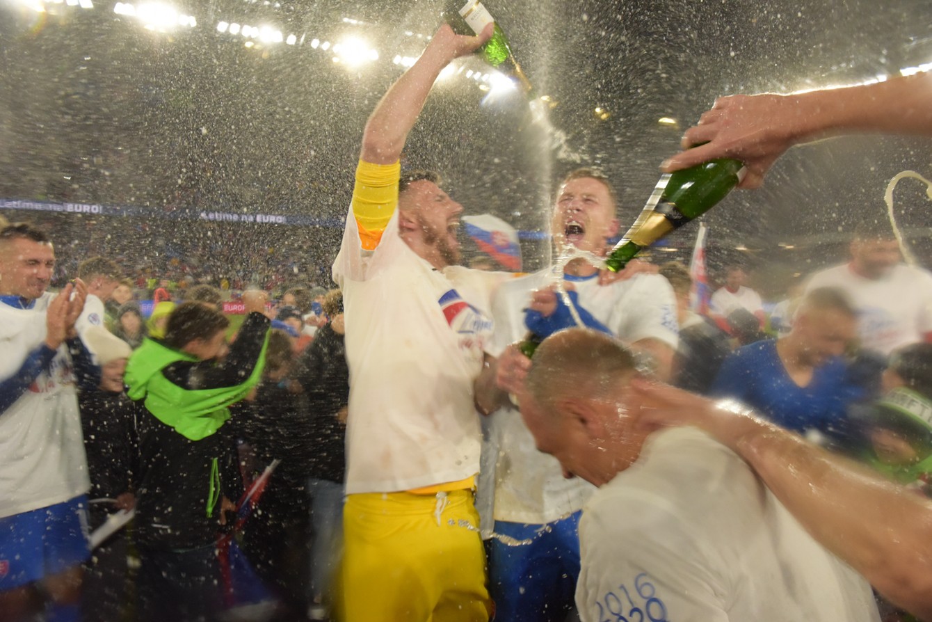 Jedna z podôb slovenskej futbalovej radosti 16. novembra 2023 po postupe na Euro 2024.
