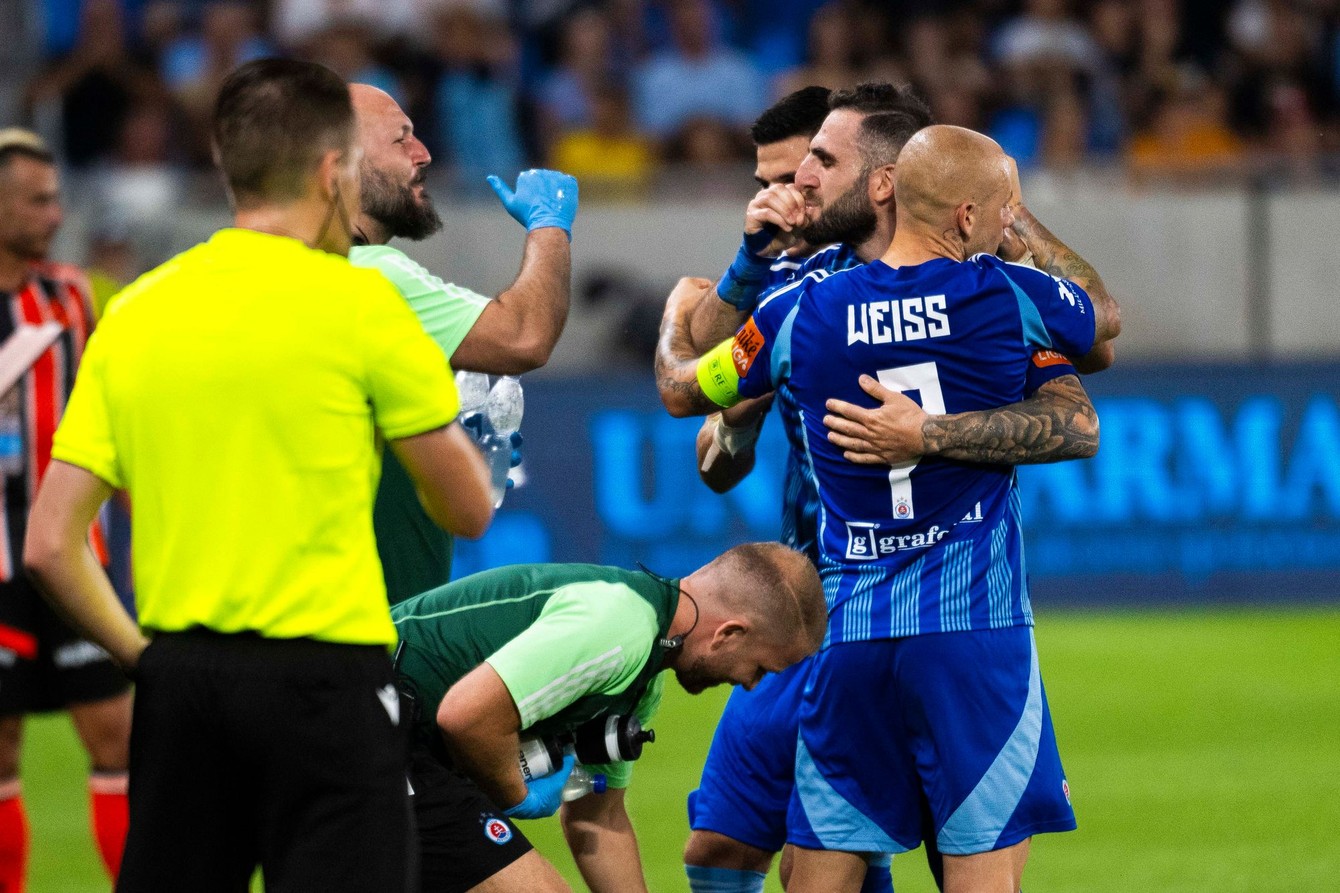 LM_Slovan_APOEL_Barseghjan_Weiss.jpg