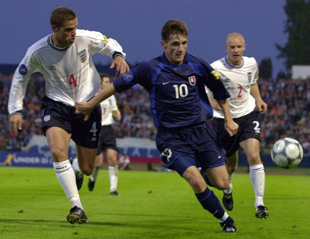 U21_SR_ANG_Peter Banič_Luke Young_ME 2000.jpg