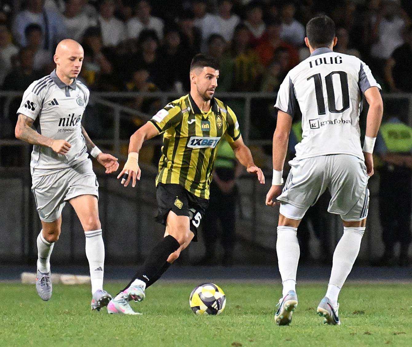 LM  Kajrat Almaty Slovan Bratislava Weiss ml.jpg