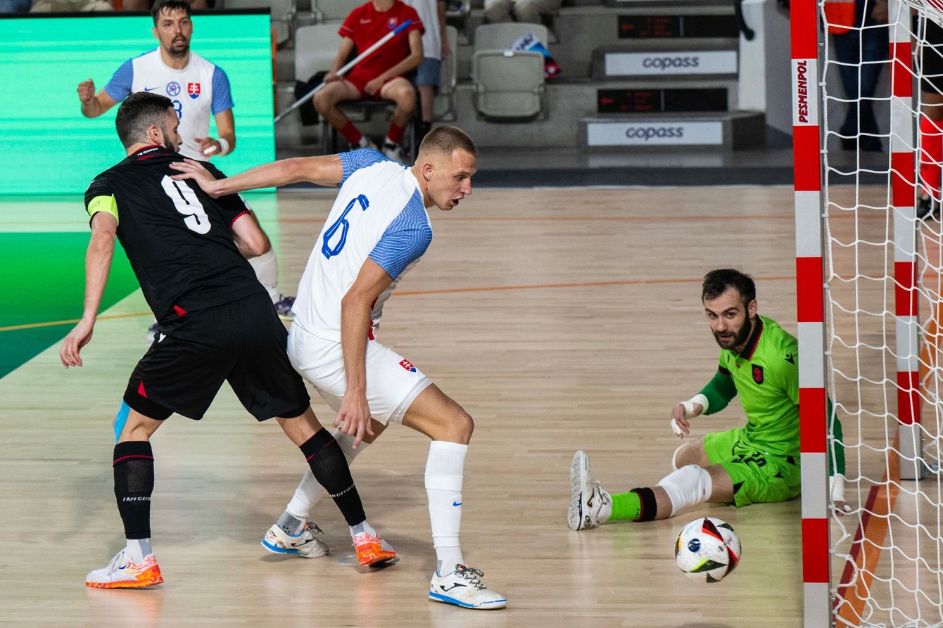 FUTSAL_SR_GRU_Martin Doša_Matus Sevcik.jpg