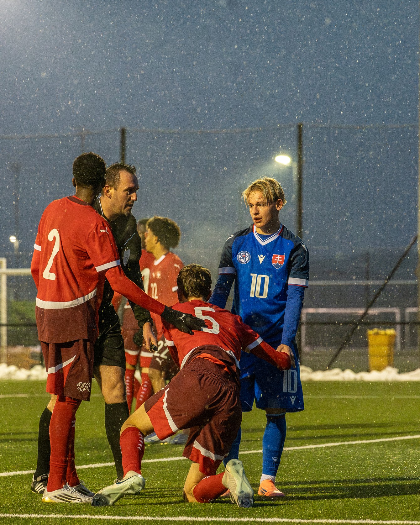 charamza mario proti presile.jpg