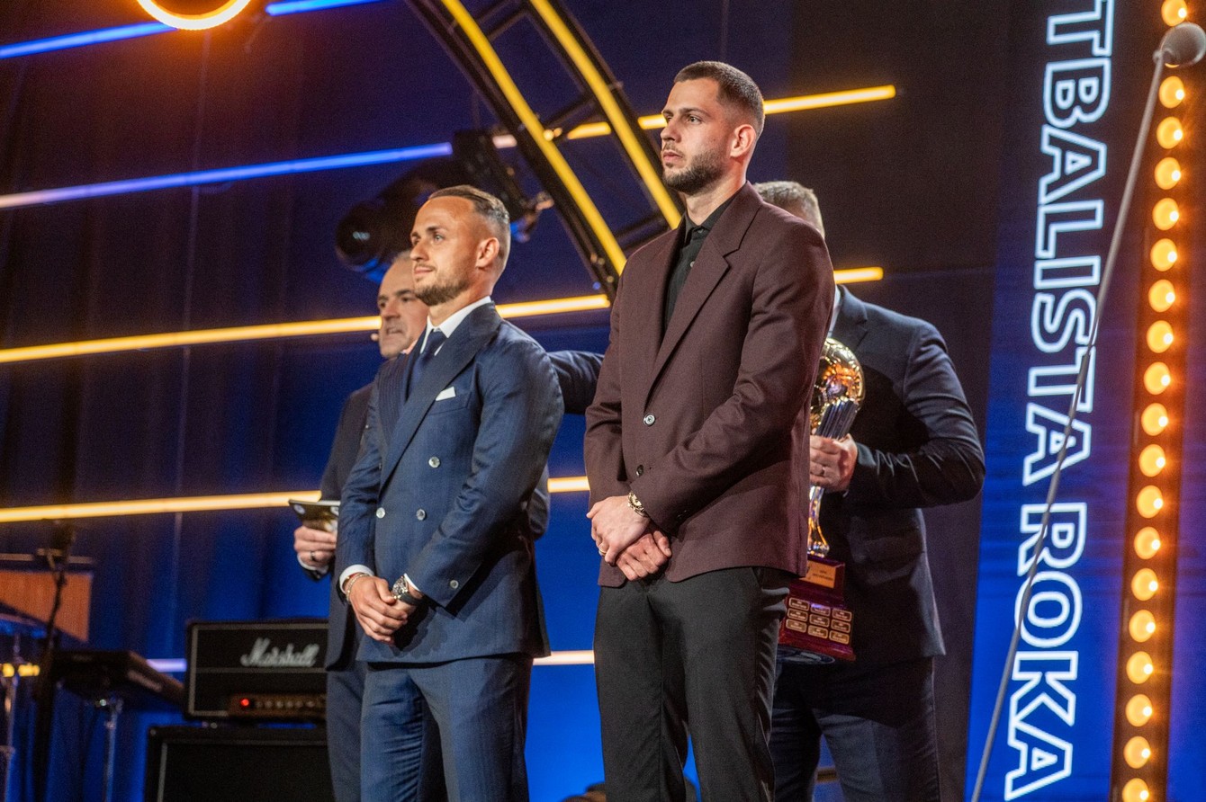 Lobo a Hancko Futbalista roka.jpg