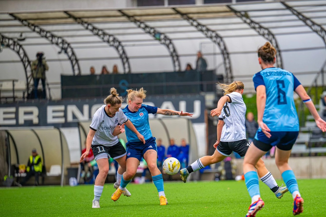 petralka slovan ženy.jpg