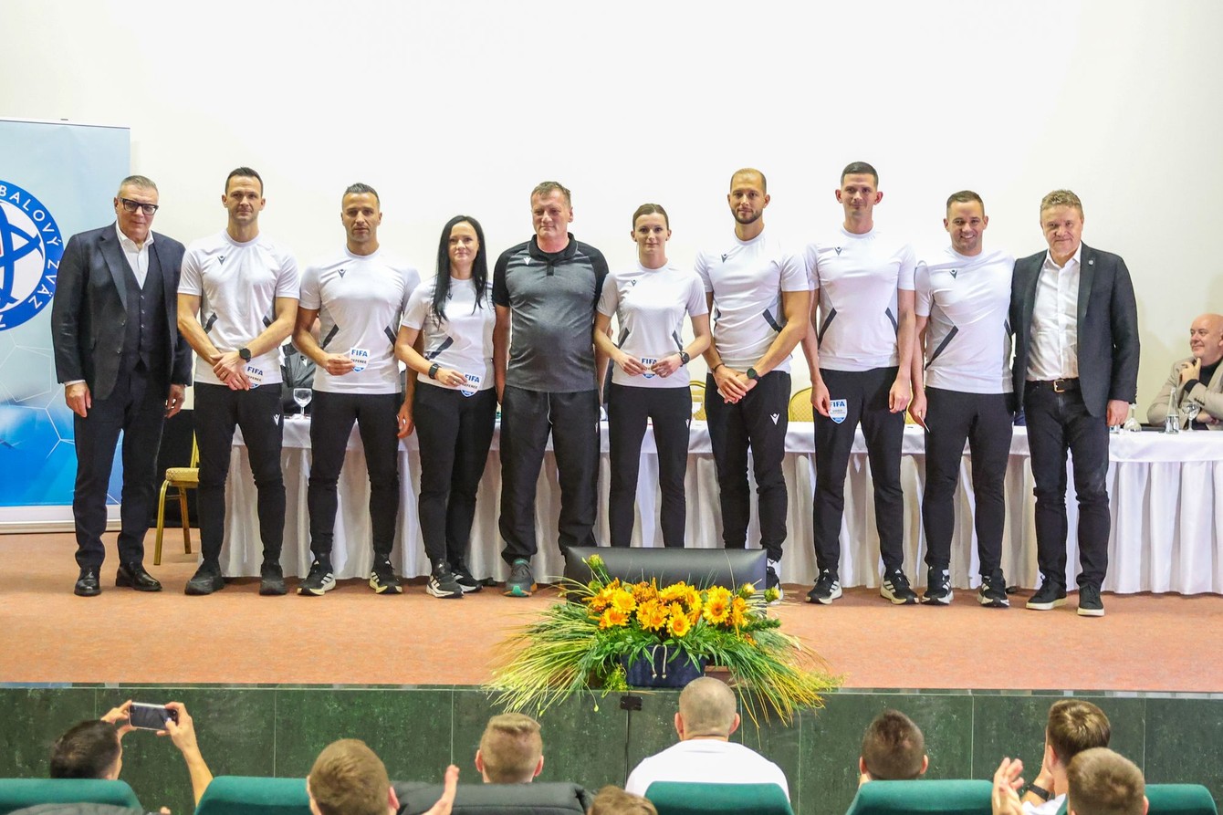 rozhodcovia FIFA 2026.jpg