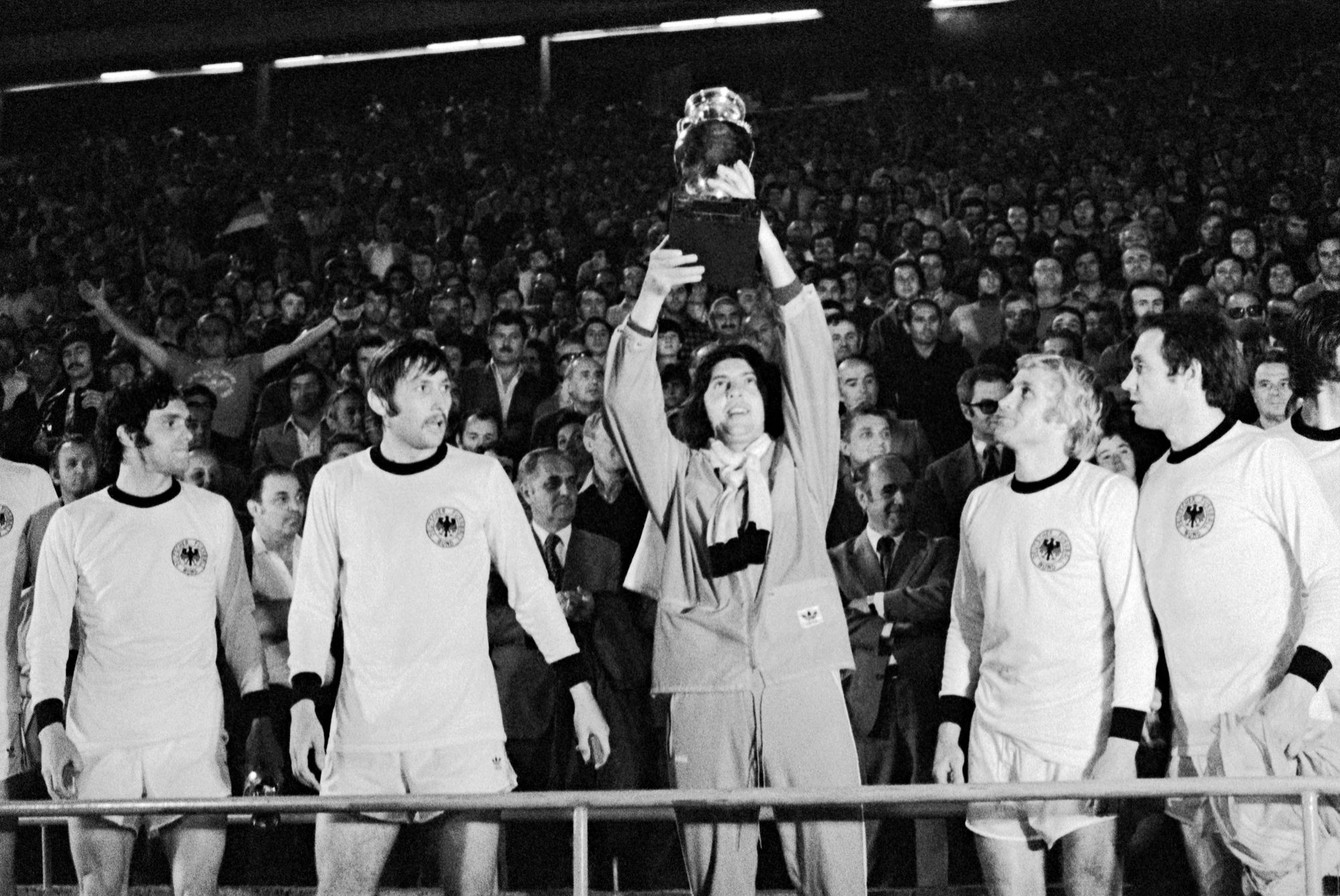 10 – masny nehoda dobias s trofejou pivarnik moder.jpg