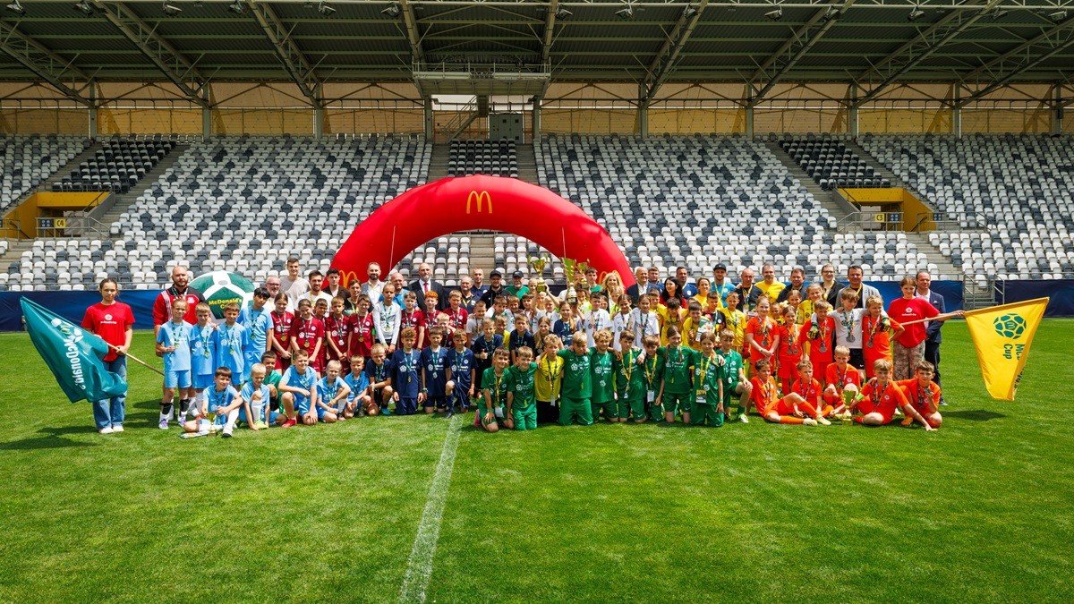 Sviatok futbalu_finále McDonald's Cup_11062026_všetky finálové tímy.jpg