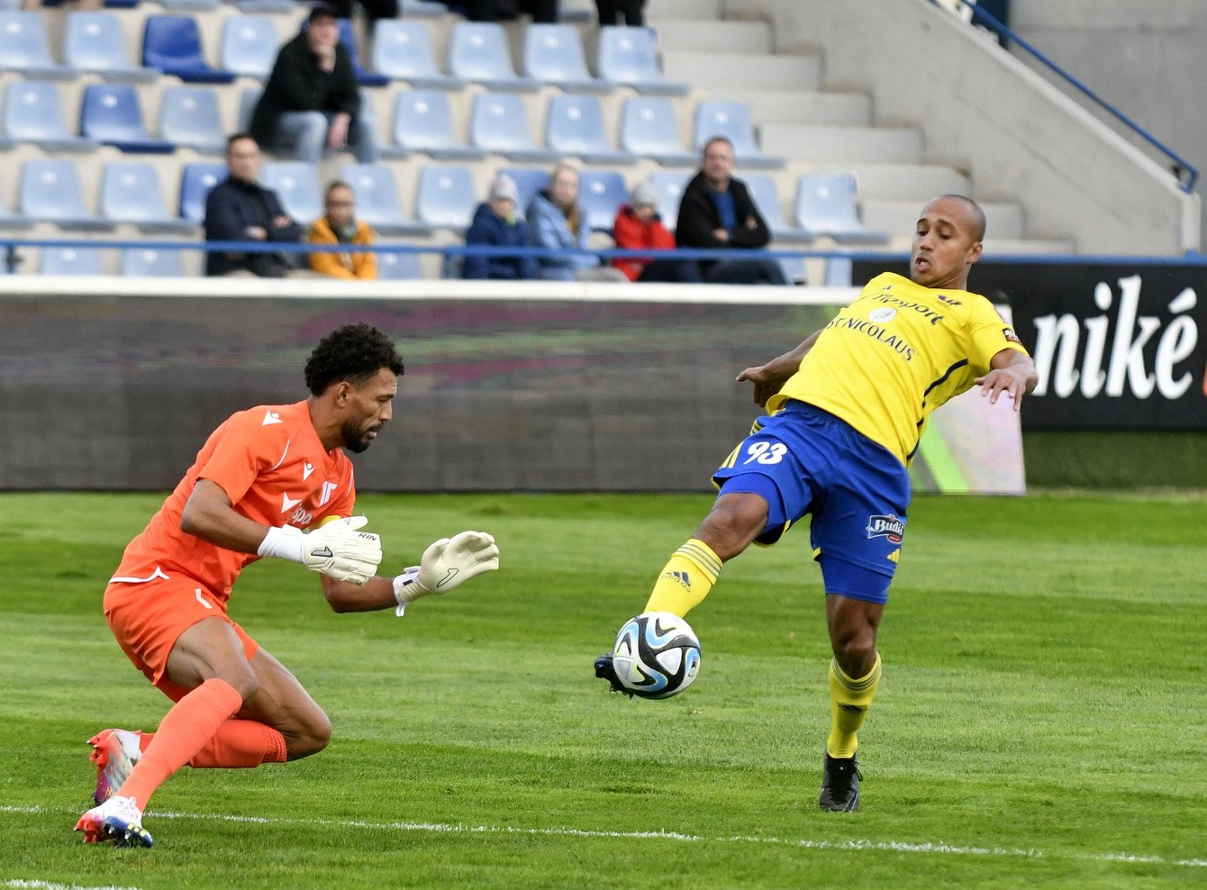 SR Futbal NL 13.kolo Michalovce Trenčín KEX.jpg