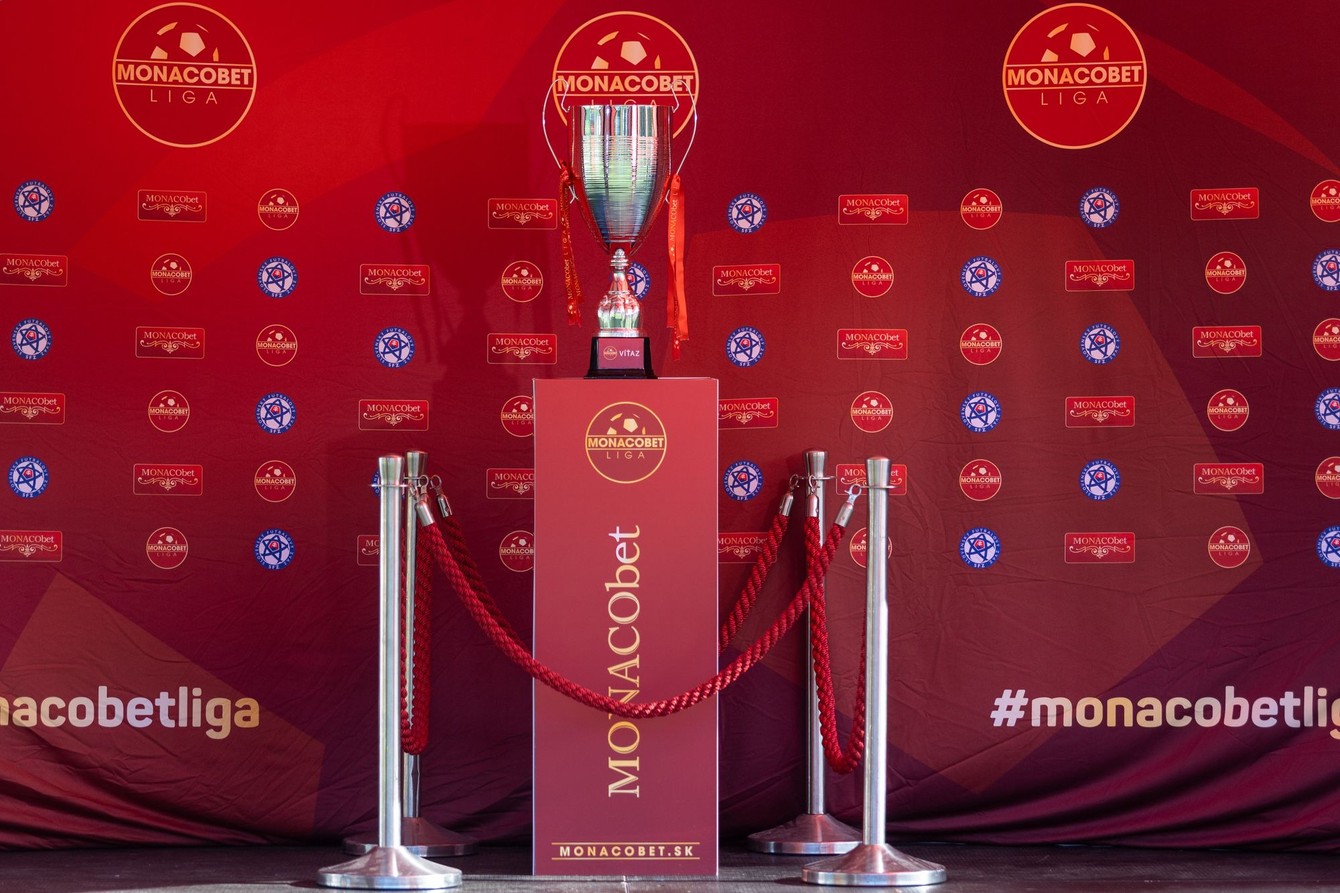 MONACObet liga trofej