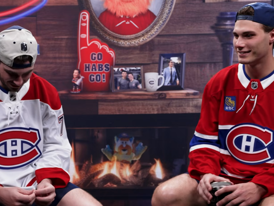 Kirby Dach a Juraj Slafkovský v relácii The CHat. 