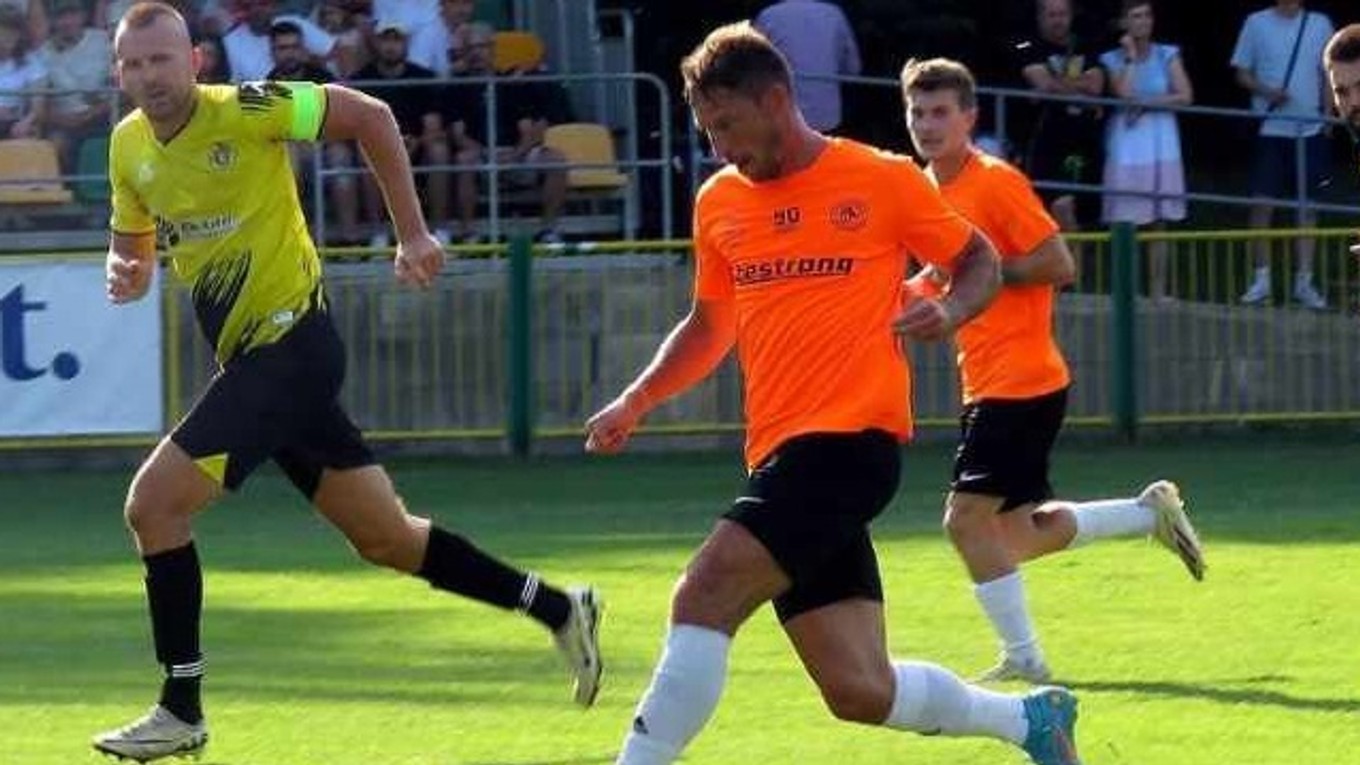 Filip Hološko v drese Ráztočna v zápase proti Prievidzi.