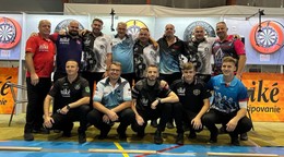 Slovenskí šípkari a účastníci jesennej Niké Darts League 2024.