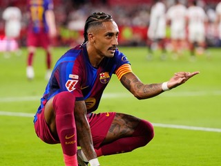Raphinha oslavuje gól do siete FC Sevilla.