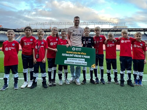 Hlavná cena_Majstri Slovenska 2025_McD Cup_ZŠ Spojová BB (3).jpeg