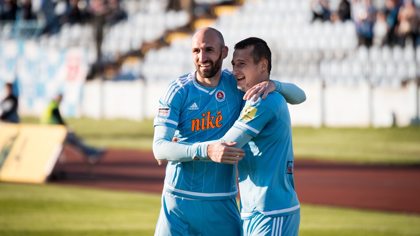 Triumf Slovana zariadili Róbert Vittek (vľavo) a Adam Zreľák. Obaja strelili po dva góly.