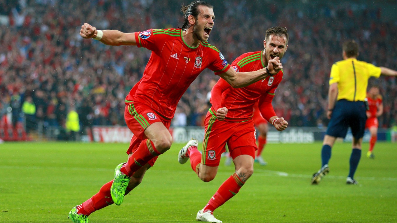 Gareth Bale (vľavo) je asi najväčšou hviezdou waleskej reprezentácie.